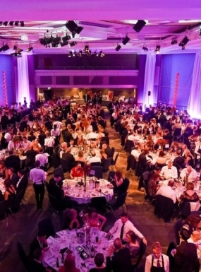 Tổ Chức Gala Dinner