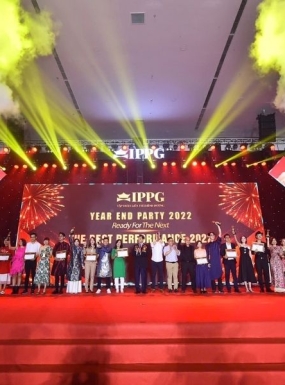 Tổ Chức Year End Party