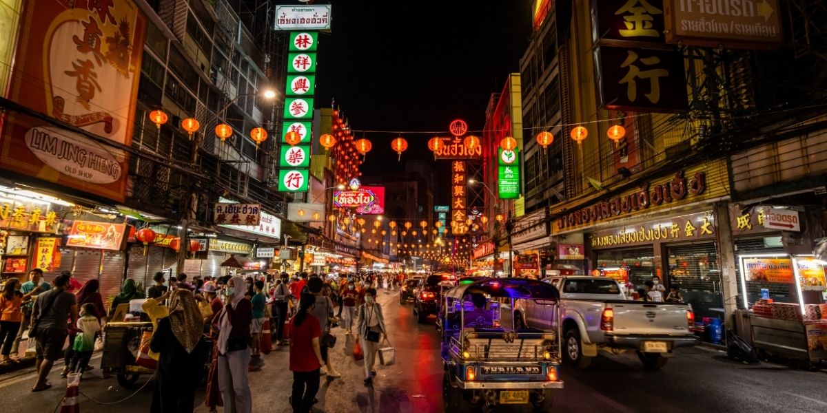 Ẩm Thực Đường Phố Bangkok: Top 5 Món Ăn Phải Thử Khi Đến Thủ Đô