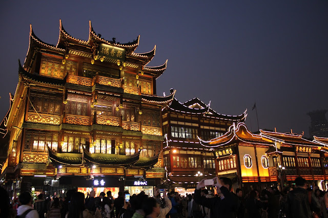 Chợ đêm Miếu Thành Hoàng